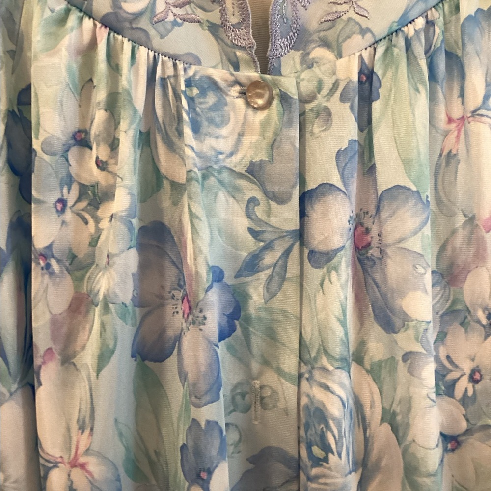 Shadowline Floral Robe - Picture 2 of 7